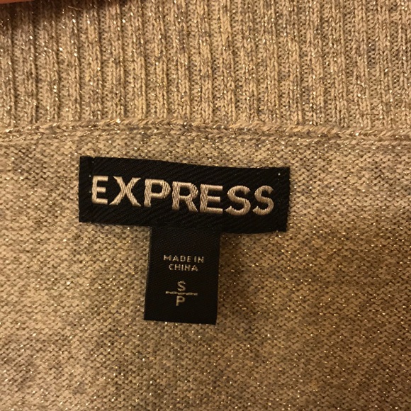 💥FINAL Price!💥 Express Python Print V-Neck - Picture 4 of 5